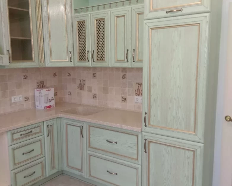 Кухня из ДСП в классическом стиле Кухня из ДСП в классическом стиле