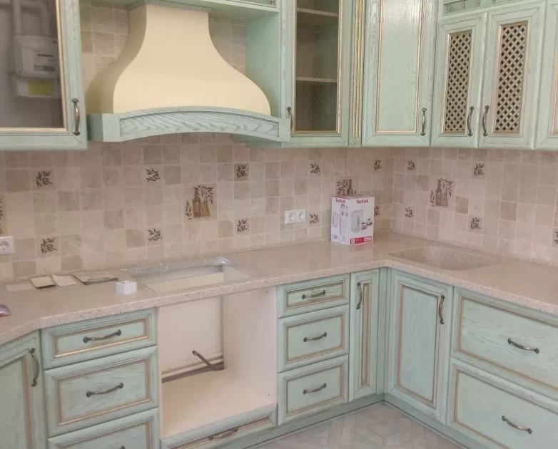 Кухня из ДСП в классическом стиле Кухня из ДСП в классическом стиле