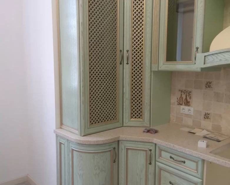 Кухня из ДСП в классическом стиле Кухня из ДСП в классическом стиле