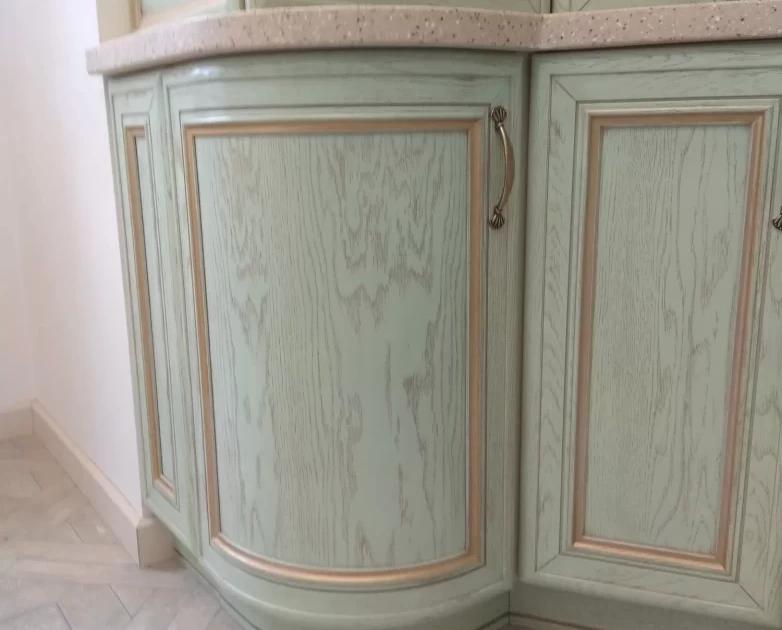 Кухня из ДСП в классическом стиле Кухня из ДСП в классическом стиле