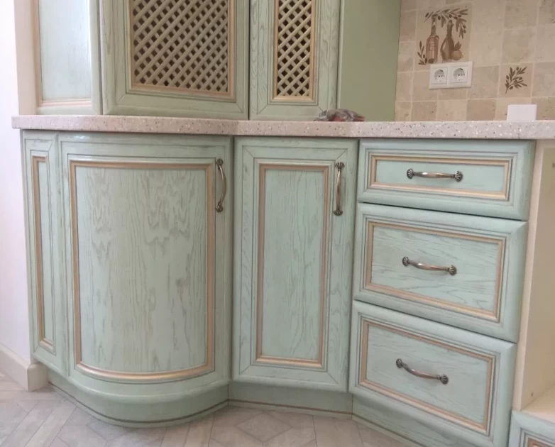 Кухня из ДСП в классическом стиле Кухня из ДСП в классическом стиле