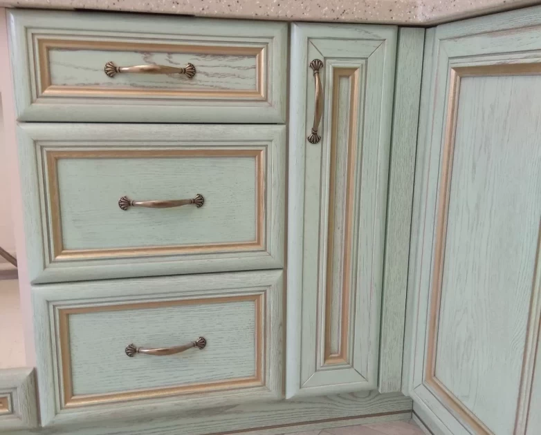 Кухня из ДСП в классическом стиле Кухня из ДСП в классическом стиле
